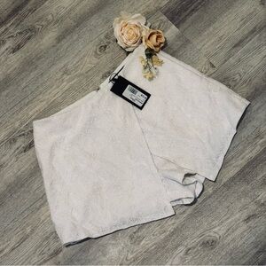 NEW Blaque Label Women's White Lace Asymmetrical Shorts Size M - NEW NWT $112